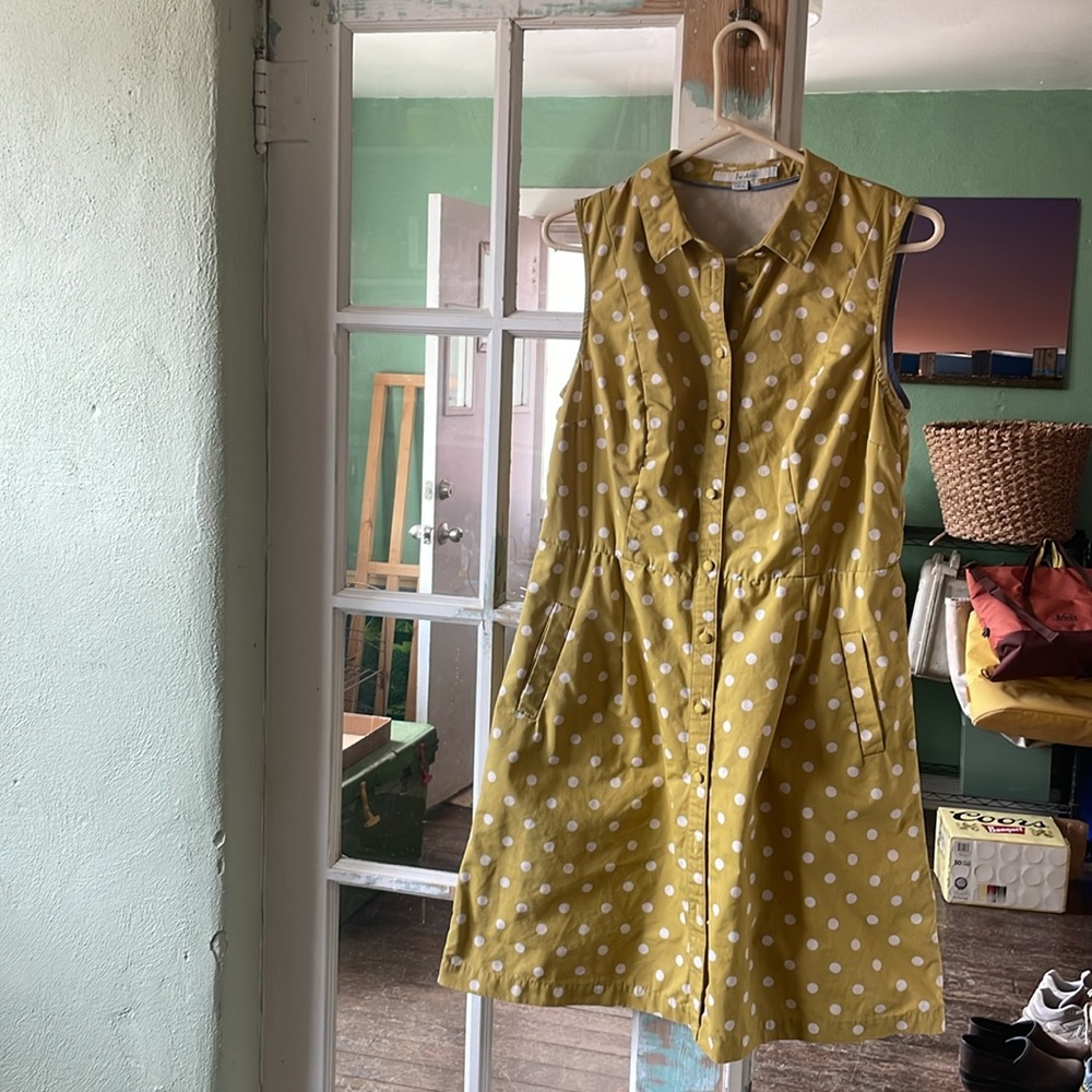 Boden 100% cotton heavy weight button down dress with pockets. - Picture 3 of 5